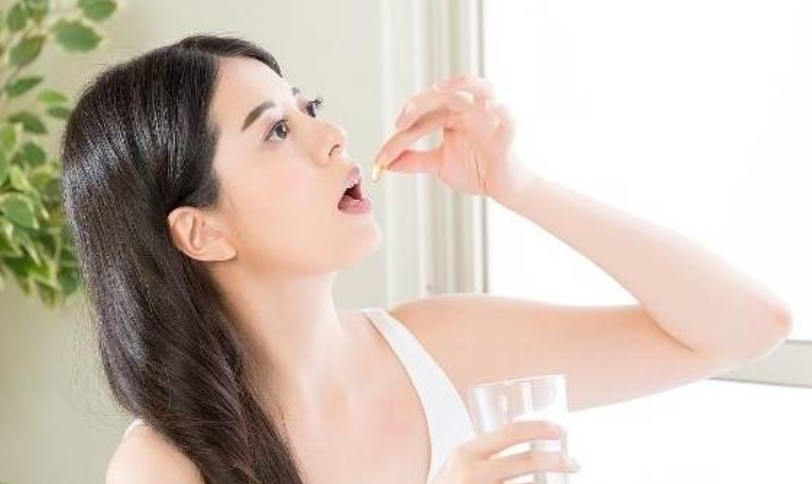 女性吃药